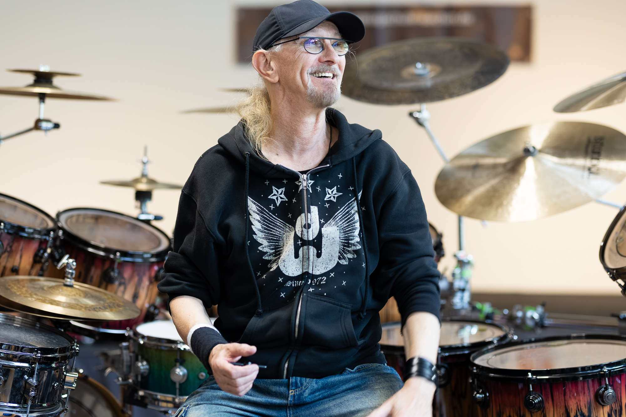 Manni von Bohr bei einem Drum-Workshop